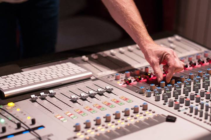 Workshop de inregistrari audio facut de institutul SAE cu instructorii Music Academy: Nicu Patoi si Adrian Ciuplea